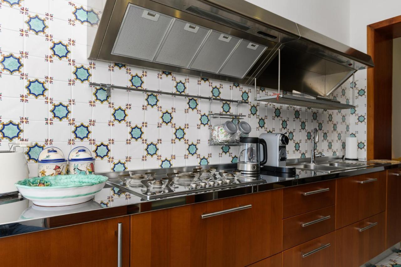 Amalfi Coast Family Luxury Suite Виетри Экстерьер фото